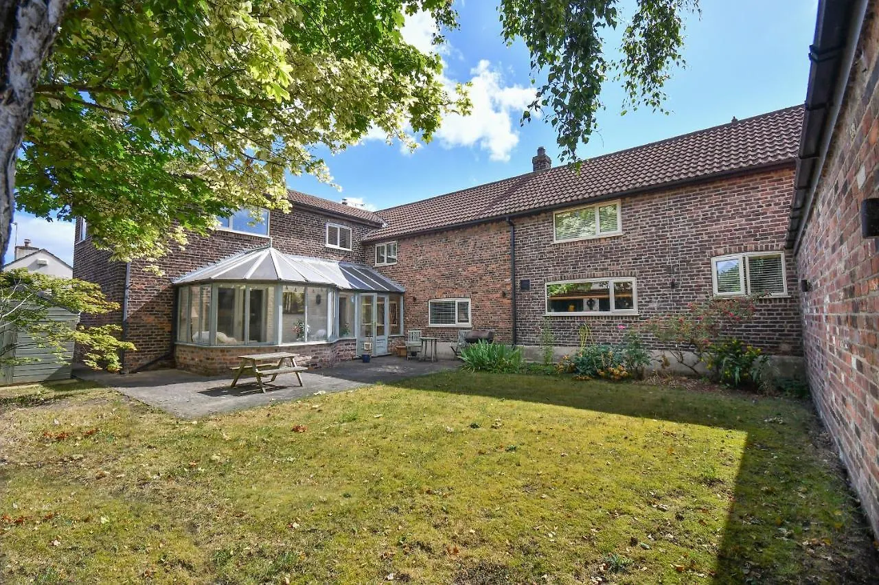 Dovecote Farm House Goole 0*,